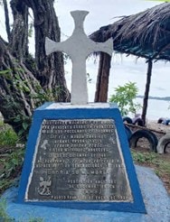Monumento frente al mar en la ruta cultural de La Cruz