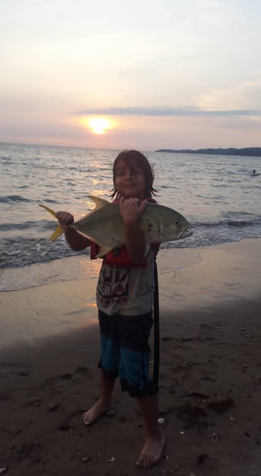 Captura en la orilla tras una jornada de pesca
