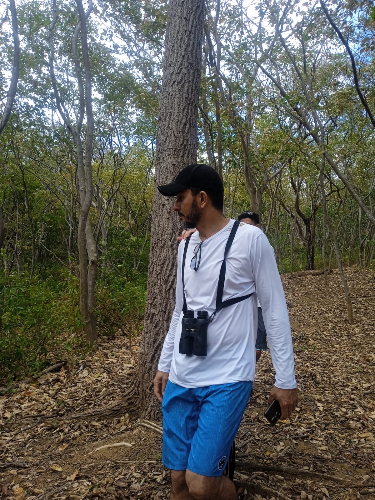 Caminata con binoculares en el Sendero Chaperno