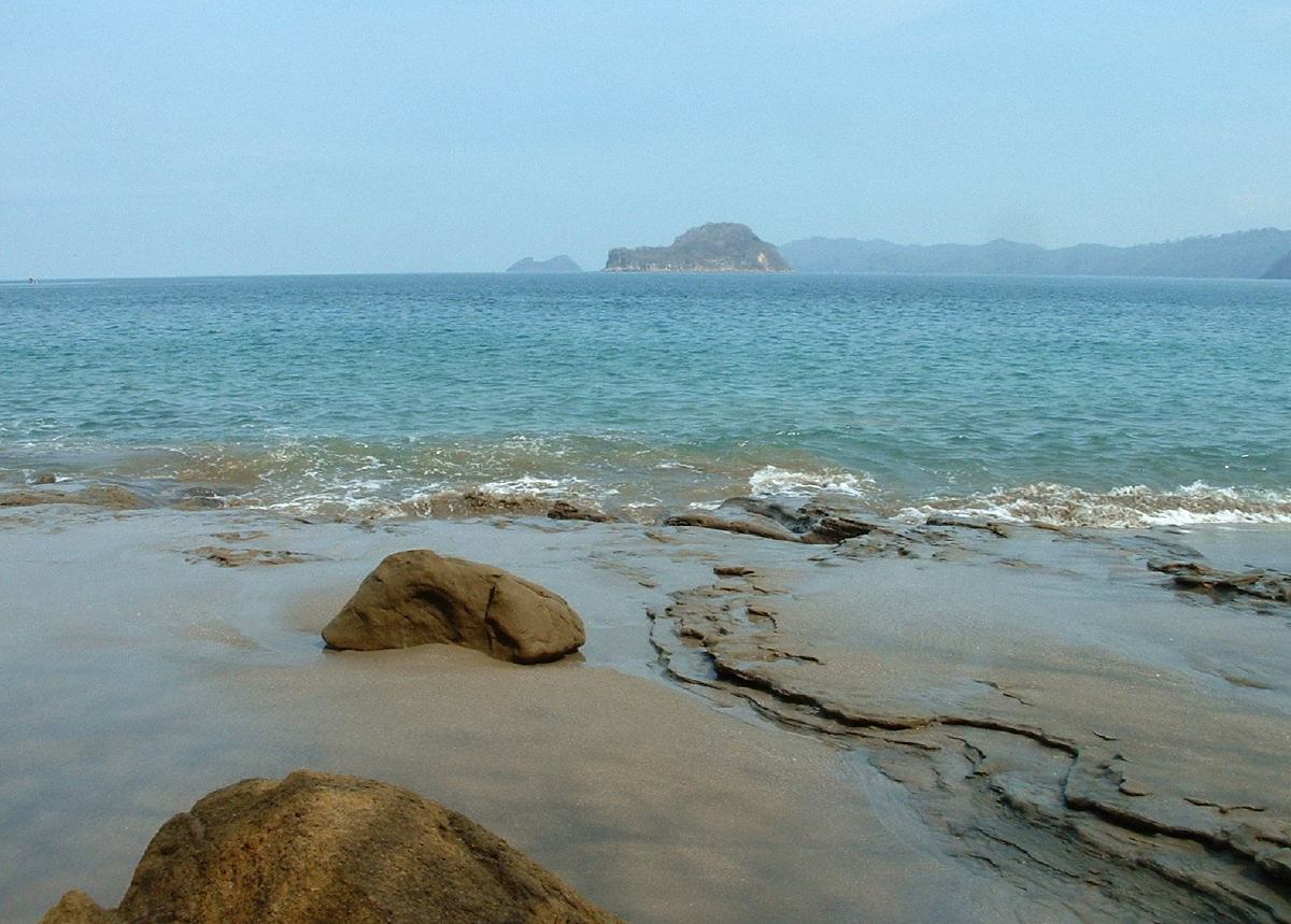 Refugio de Vida Silvestre Bahía Junquillal, parada de las bahías de La Cruz